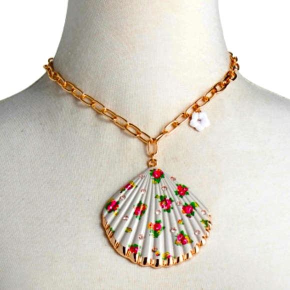 Betsey Johnson Seashell Necklace - Picture 1 of 7